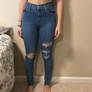 Blue high rise, skinny jeans.